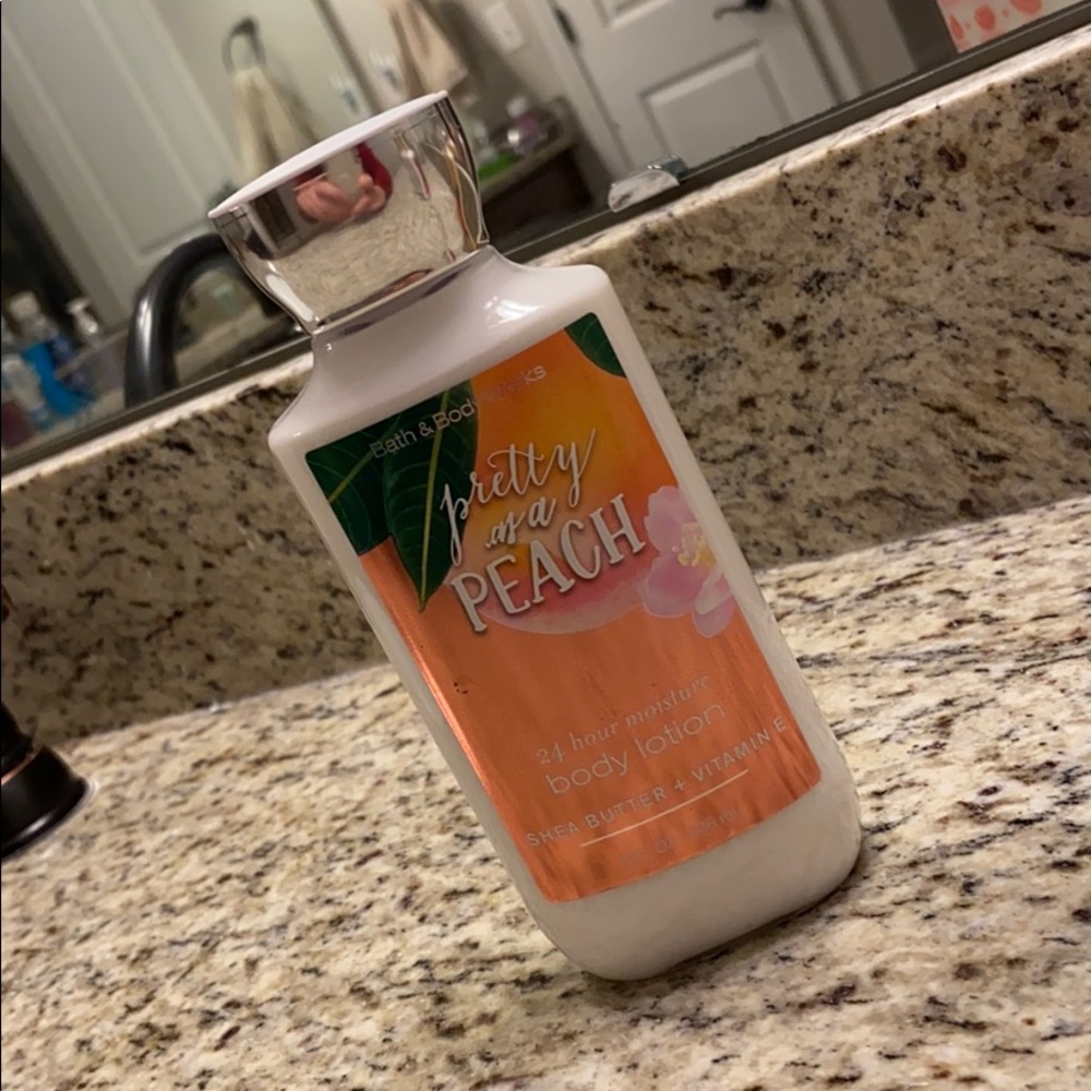 Pretty as a Peach body lotion Bath & Body Works
